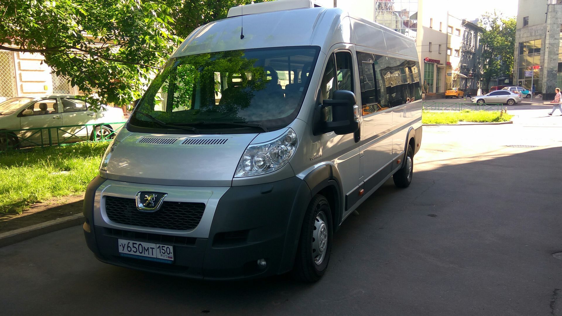 Микроавтобус Пежо боксер пассажирский. Peugeot Boxer 17. Peugeot Boxer к441во53. Пежо боксер микроавтобус 7 мест.